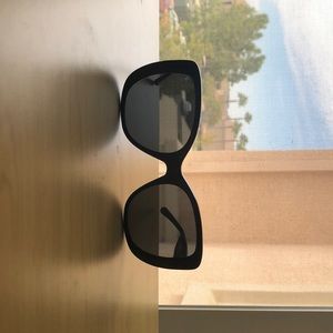 Tory Burch Logo-Temple Sunglasses